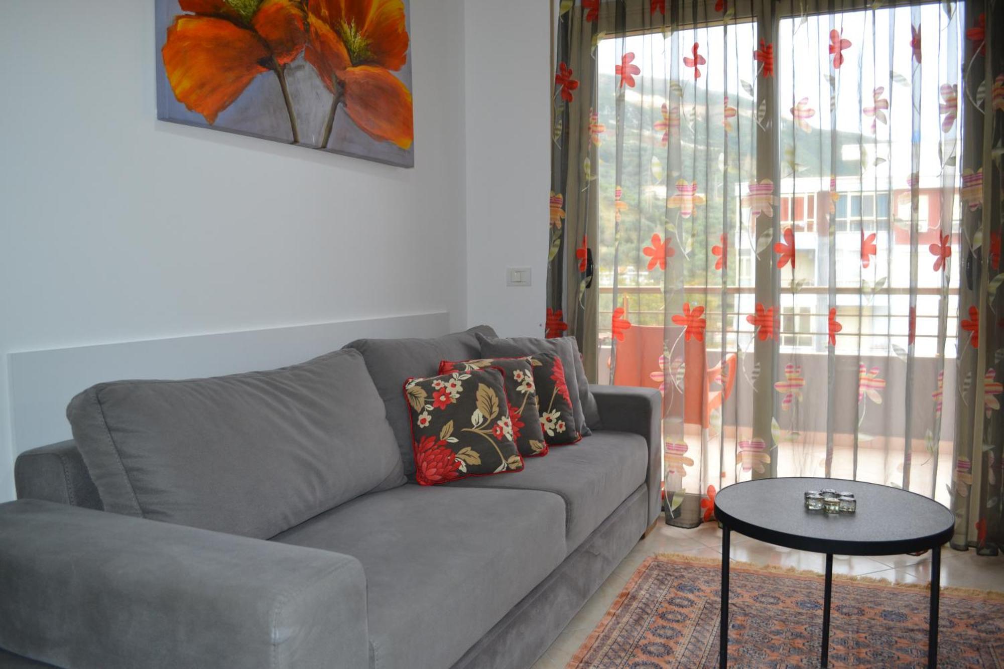 Flowers & Green 2 Bedrooms Apartment & Box Garage Vlorë 외부 사진
